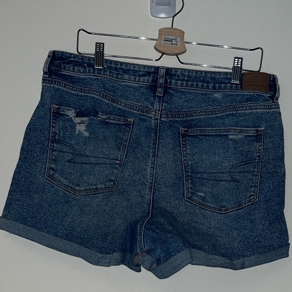American Eagle Distressed Mom Short - Picture 2 of 2